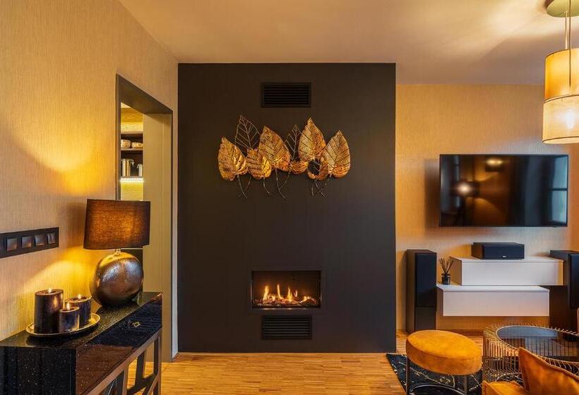 جناح إدارى, Bílý Jednorožec