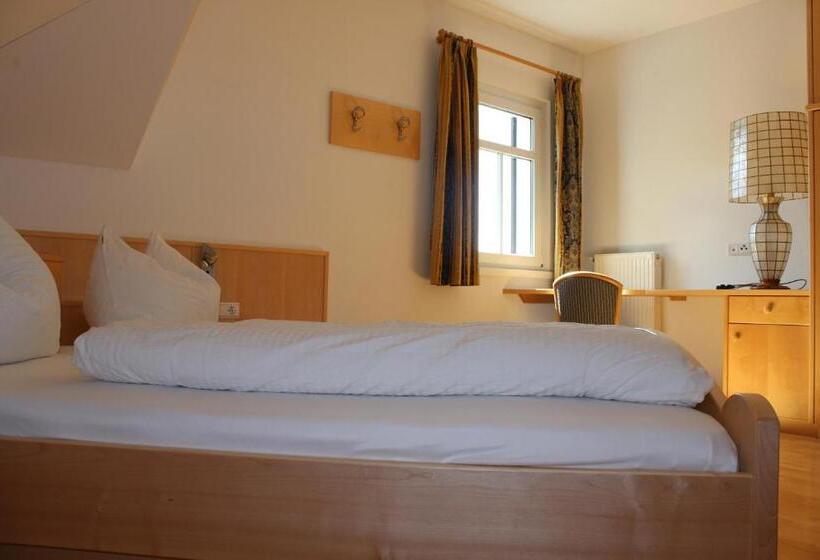 带阳台两卧公寓, Villa Grünewald