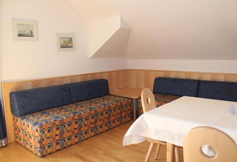 带阳台两卧公寓, Villa Grünewald