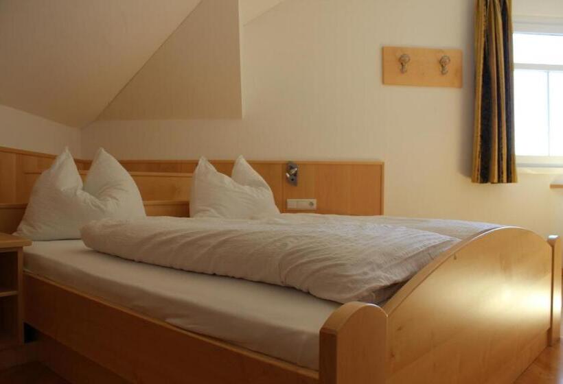 带阳台两卧公寓, Villa Grünewald