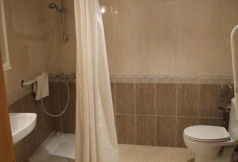 标准三人间, Hostal Mont Rock