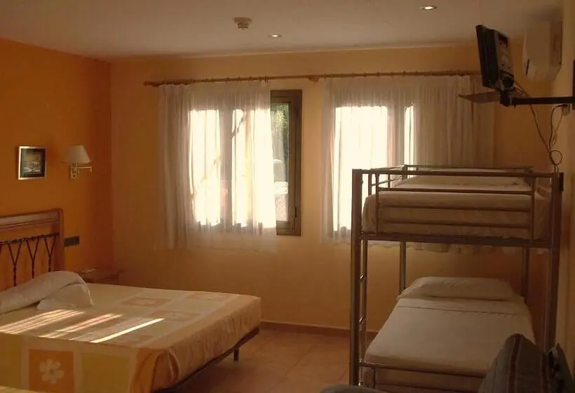 スタンダードトリプルルーム, Hostal Mont Rock