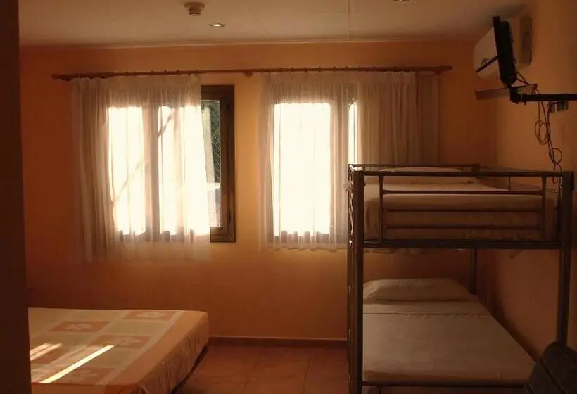 スタンダードトリプルルーム, Hostal Mont Rock