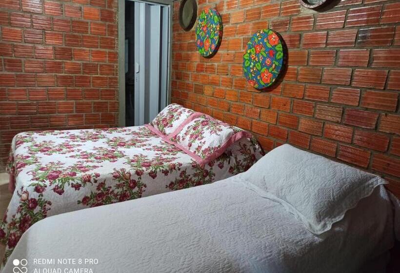 חדר דלוקס לשלושה עם נו לגינה, Pouzada Bom Clima   Servimos Cestas De Café Da Manhã   Melhor Custo Benefício Em Gravatá