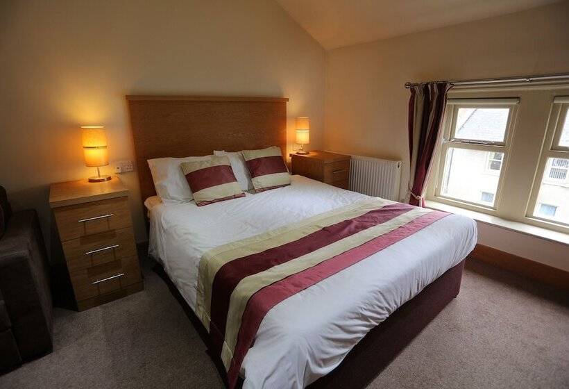 Семейный Номер, The Horse & Farrier