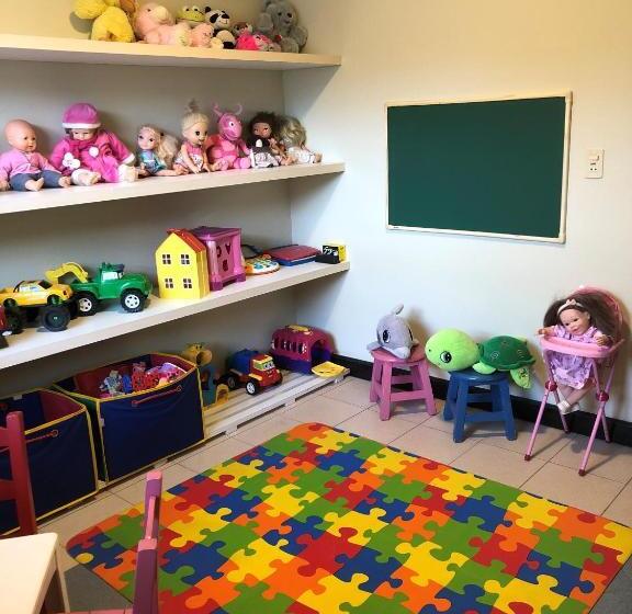 דירת חדר בקומת קרקע, Golfinhos Apart