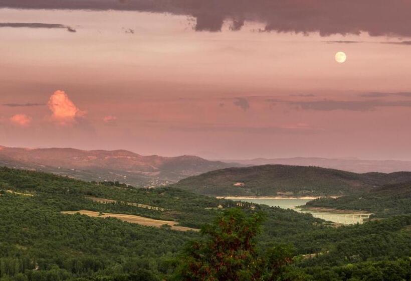 شقة 3 غرف, Terra Di Michelangelo