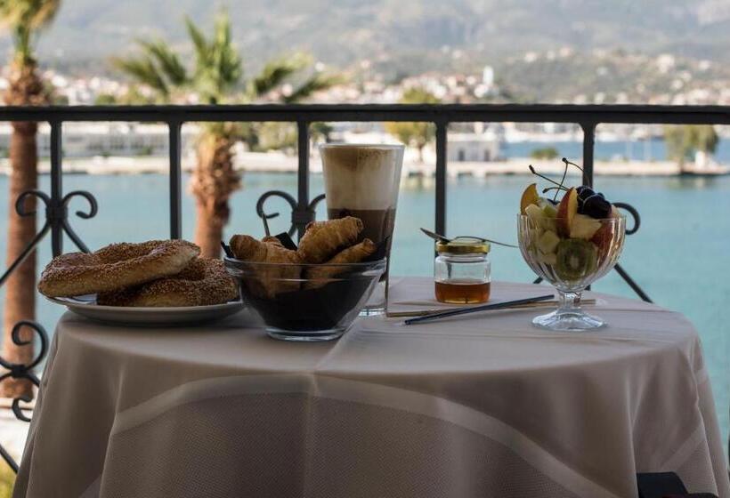 اتاق لوکس با بالکن و چشمانداز دریا, Theano