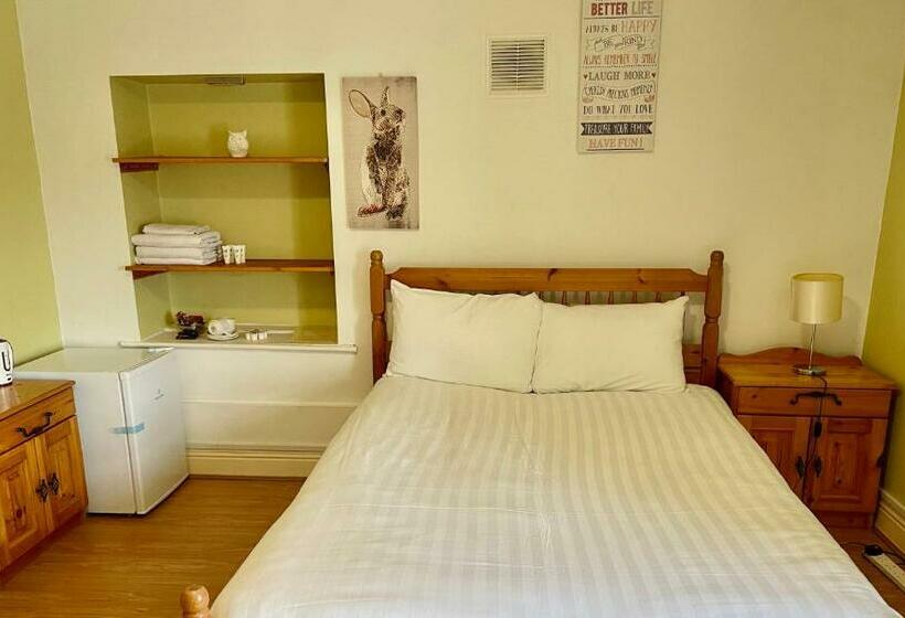 חדר משפחתי, An Stór Townhouse