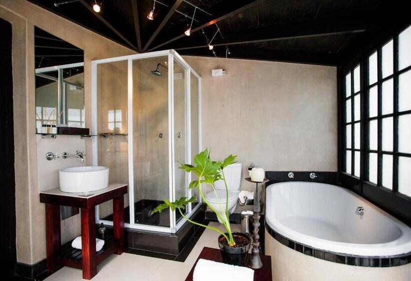 חדר דלוקס, Firlane House