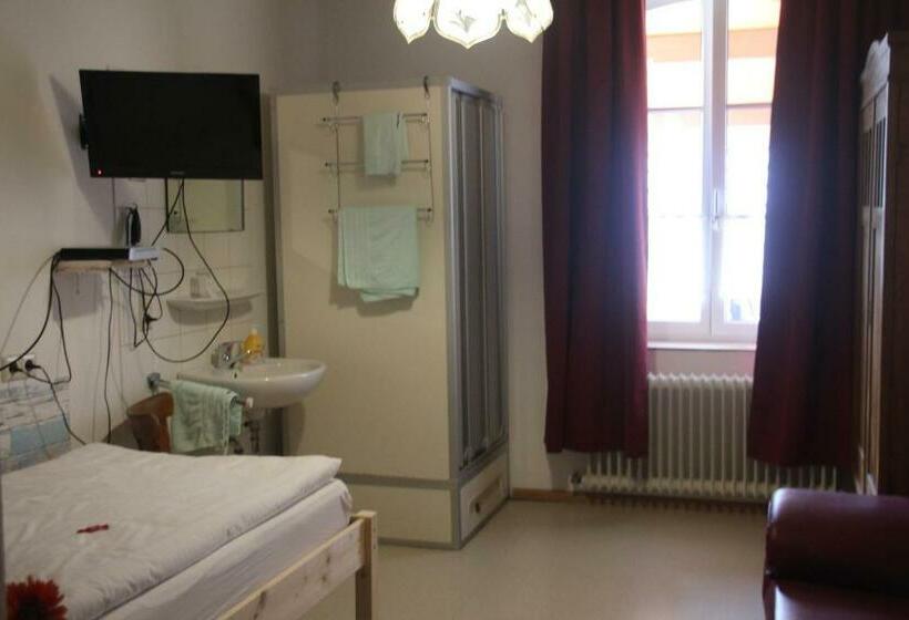 Quarto Estandar Individual Banheiro Compartilhado, Gasthaus Zum Schwanen