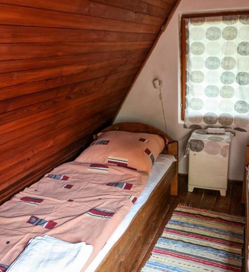 דירת חדר, Myrtus Pince és Vendégház