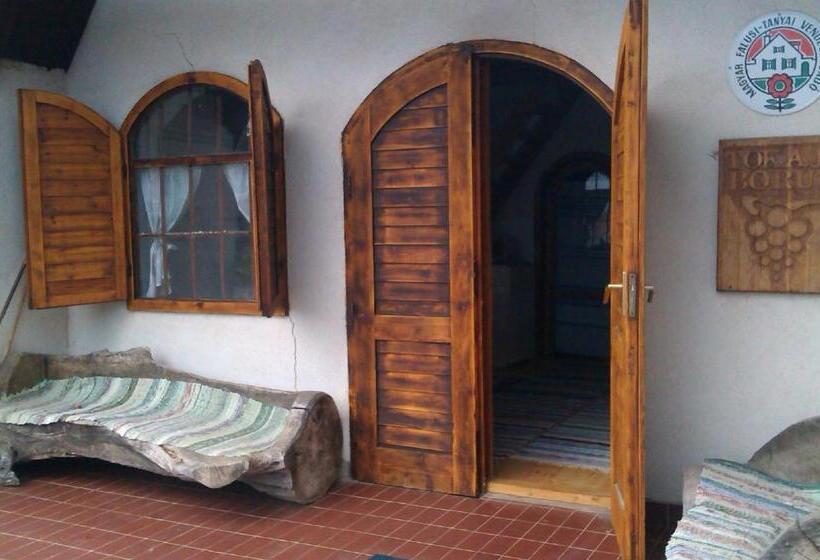 דירת חדר, Myrtus Pince és Vendégház