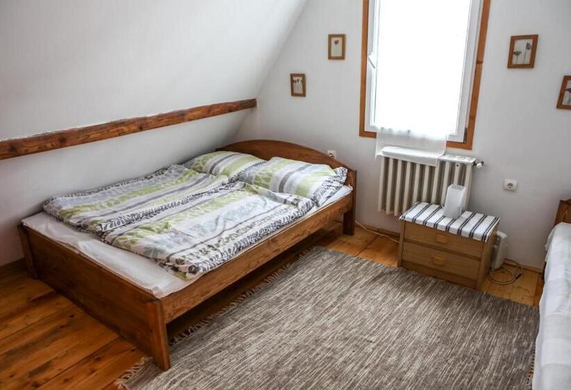 דירת שני חדרים, Myrtus Pince és Vendégház