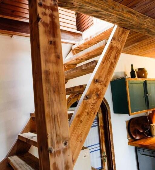 דירת חדר, Myrtus Pince és Vendégház