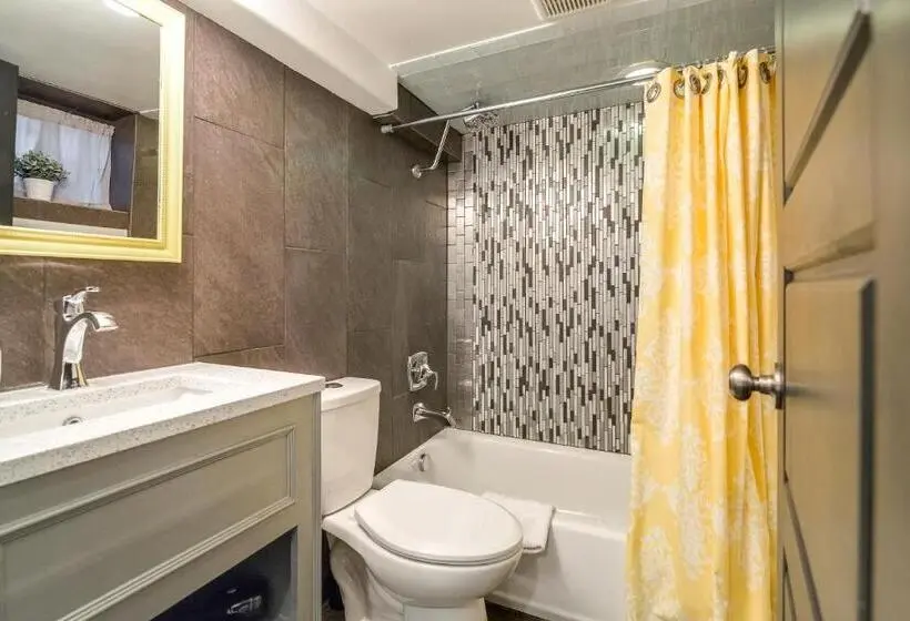 استودیو ساده, Aspenwood Manor South
