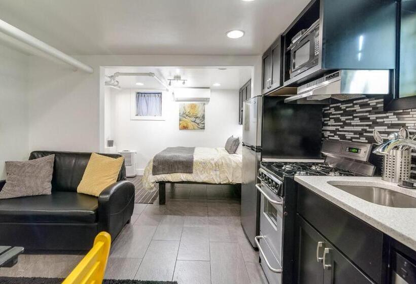 استوديو أساسي, Aspenwood Manor South