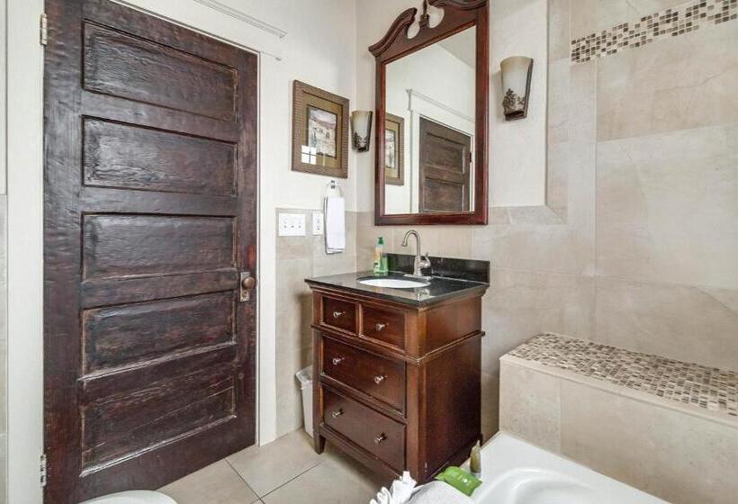 غرفة قياسية, Aspenwood Manor South