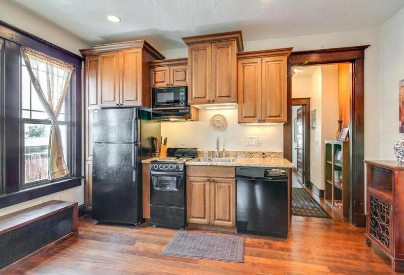 غرفة قياسية, Aspenwood Manor South