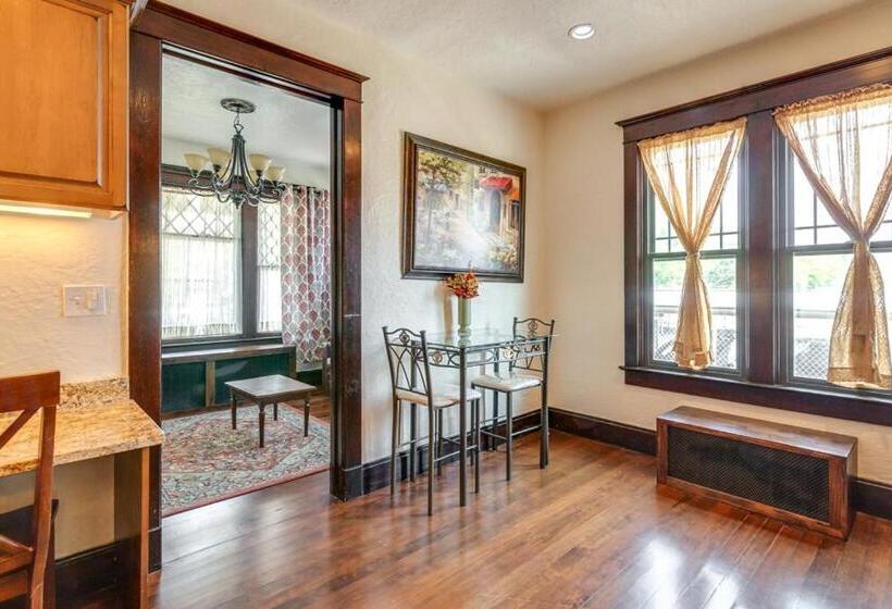 غرفة قياسية, Aspenwood Manor South