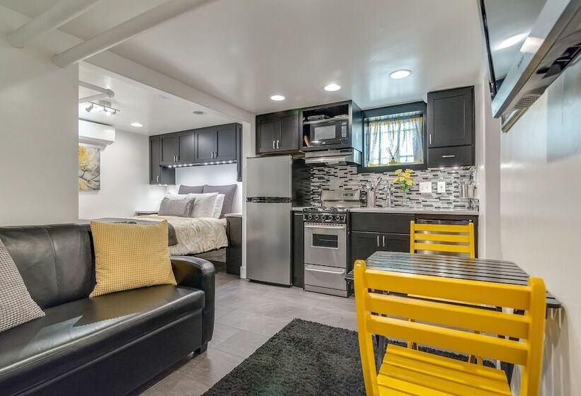 استوديو أساسي, Aspenwood Manor South