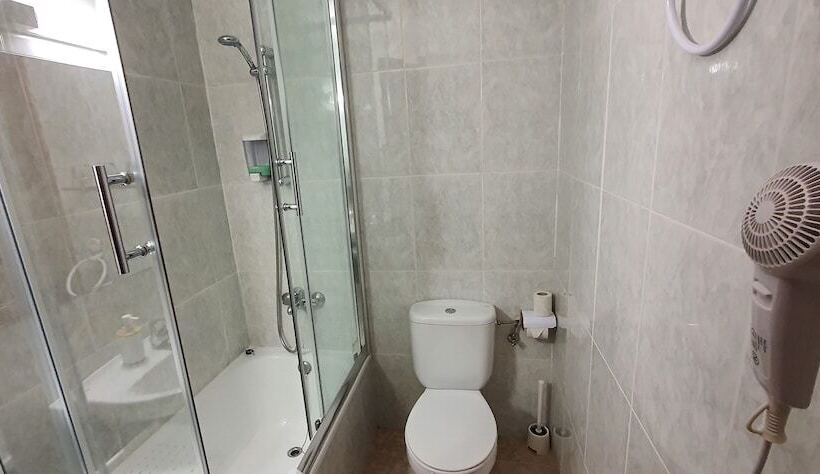 חדר סטנדרט לשלושה עם מרפסת, Mireia