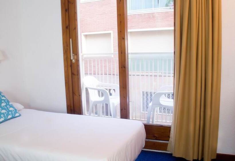 חדר סטנדרט לשלושה עם מרפסת, Mireia