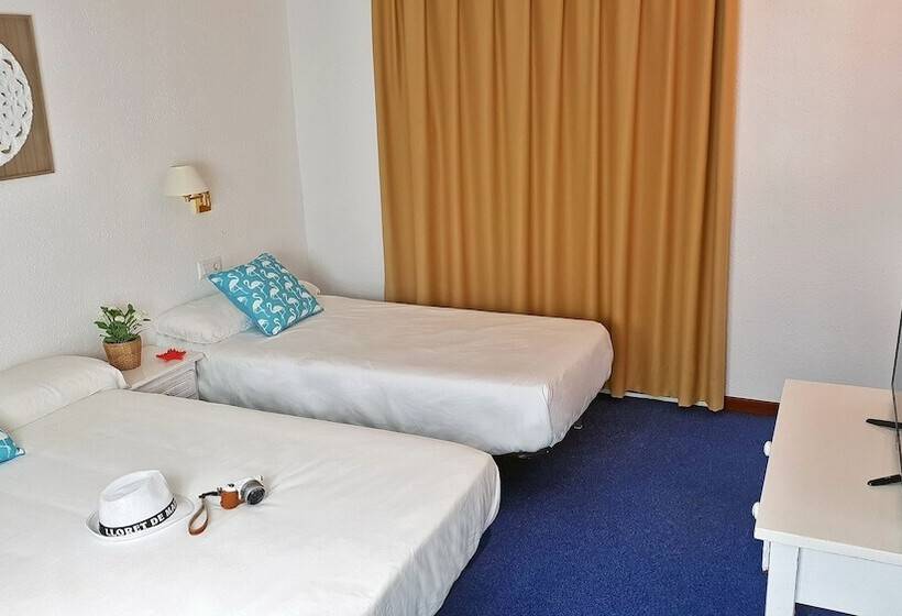 חדר סטנדרט לשלושה עם מרפסת, Mireia