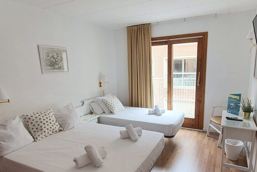 חדר סטנדרט לשלושה עם מרפסת, Mireia