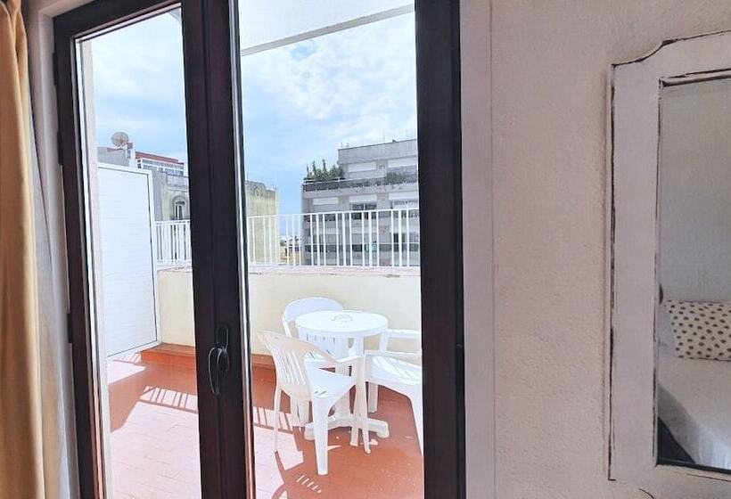 חדר לארבעה סטנדרטי עם נוף לגינה, Mireia