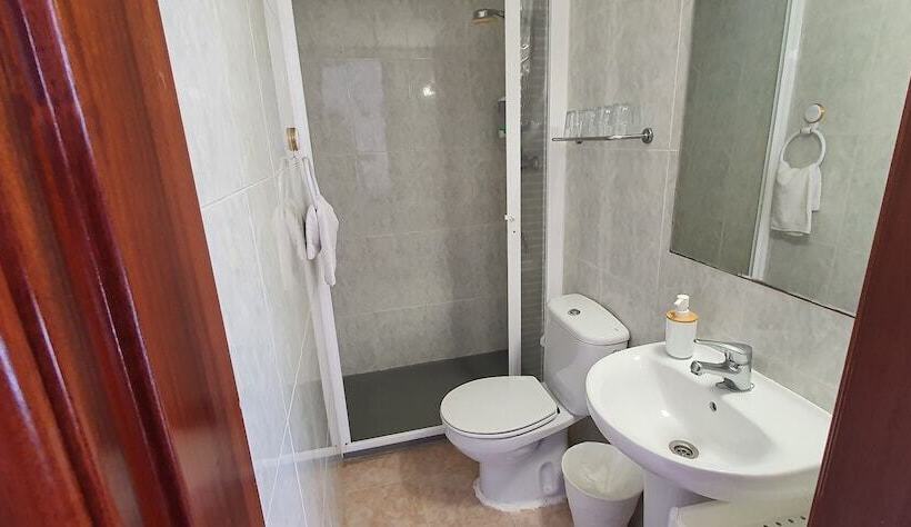 חדר לארבעה סטנדרטי עם נוף לגינה, Mireia