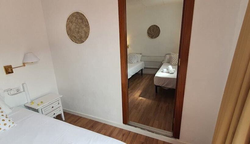 חדר לארבעה סטנדרטי עם נוף לגינה, Mireia