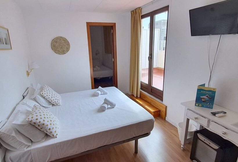 חדר לארבעה סטנדרטי עם נוף לגינה, Mireia