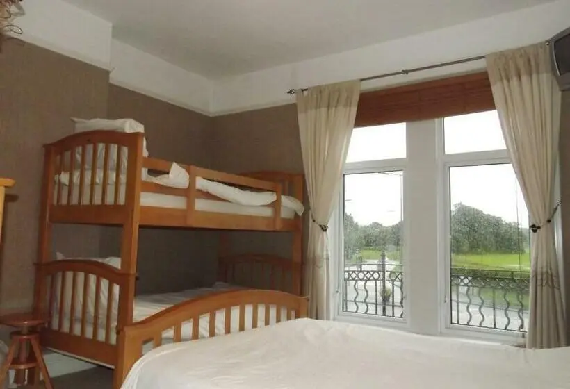 Family Room, Manor View