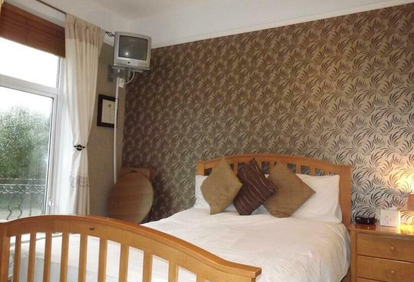 חדר משפחתי, Manor View