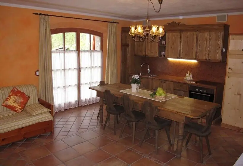 3 Bedroom Duplex Apartment, Agriturismo Alpenvidehof