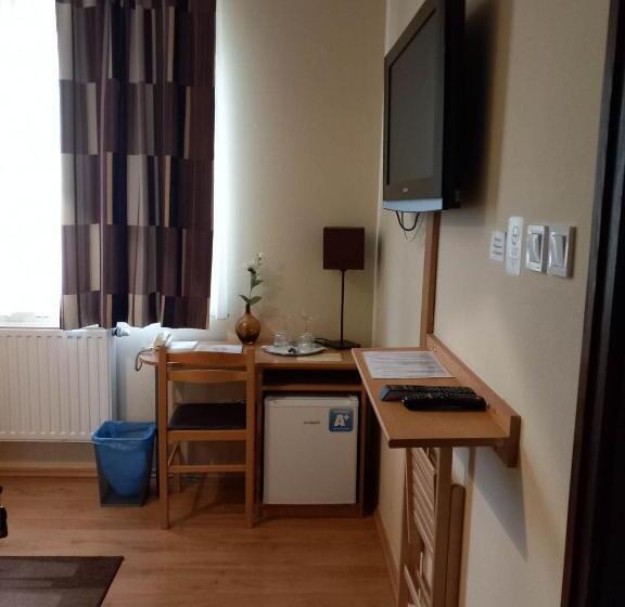 标准间, Kata Panzió