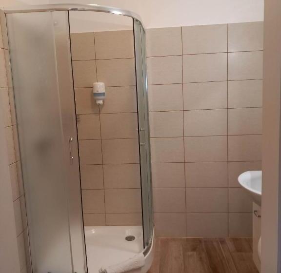 标准间, Kata Panzió