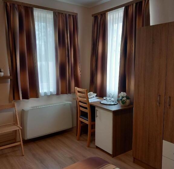 标准间, Kata Panzió