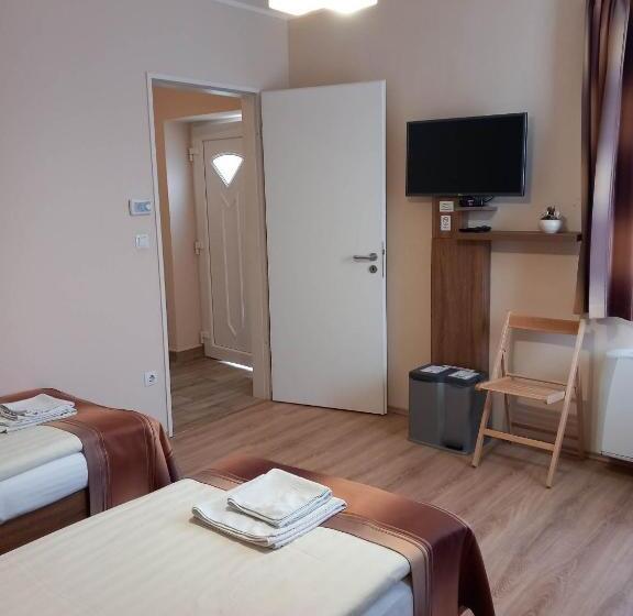 标准间, Kata Panzió