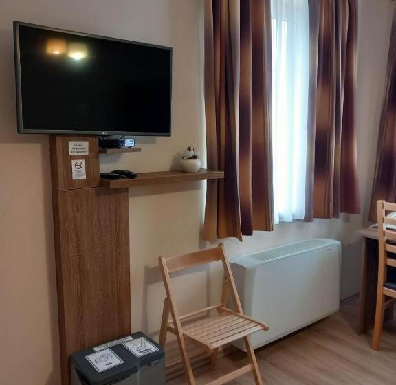 标准间, Kata Panzió