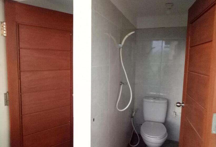 מיטה בחדר משותף, Amed Stop Inn Homestay, Rooftop Restaurant And Bar