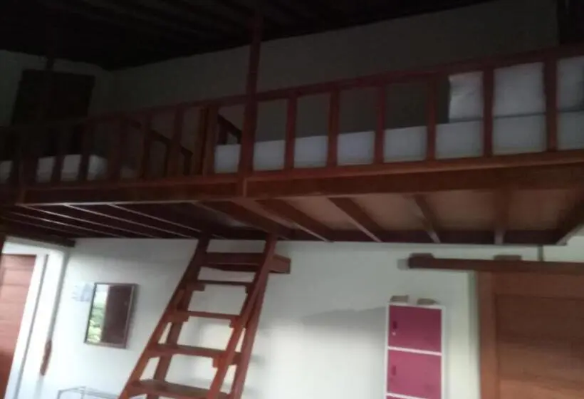 ルームシェアのワンベッド, Amed Stop Inn Homestay, Rooftop Restaurant And Bar