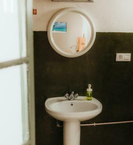 اتاق استاندارد یک نفره, Hostal Africa