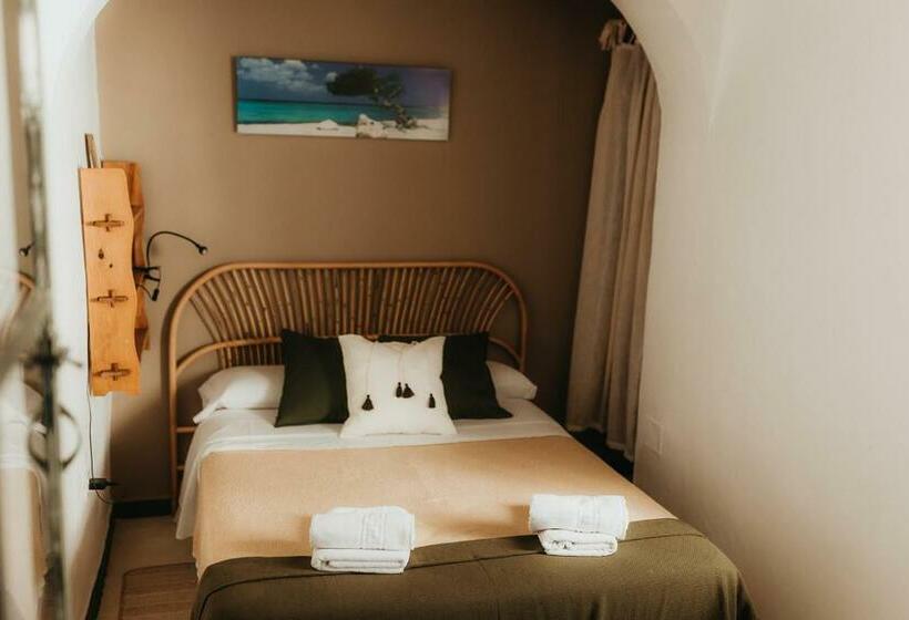 اتاق استاندارد یک نفره, Hostal Africa