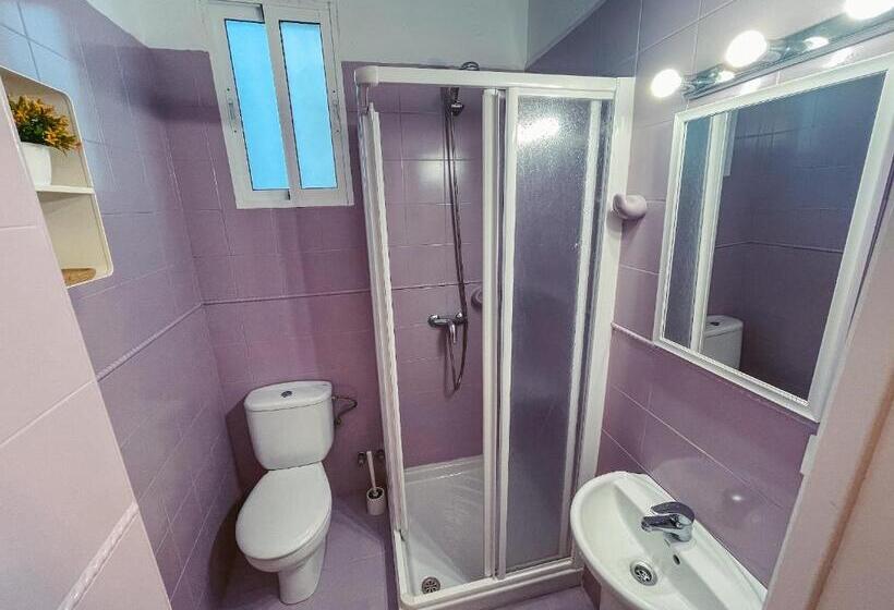اتاق اکونومی, Hostal Africa