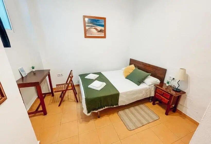 Ekonomiskt Rum, Hostal Africa