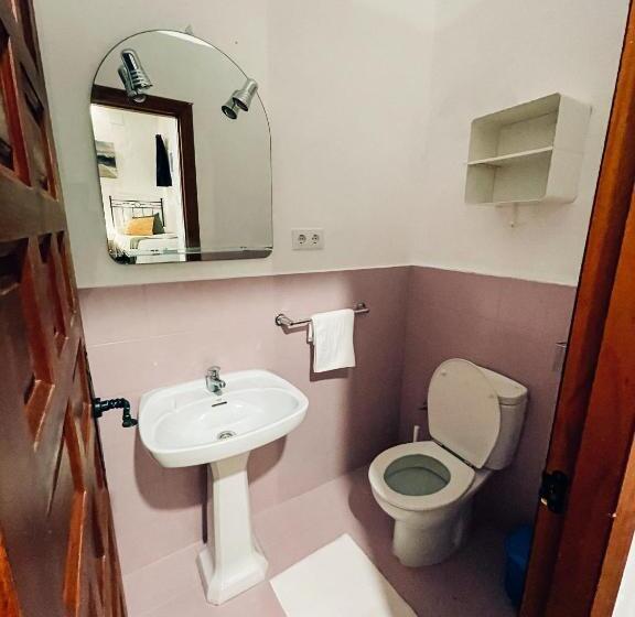 اتاق اکونومی, Hostal Africa