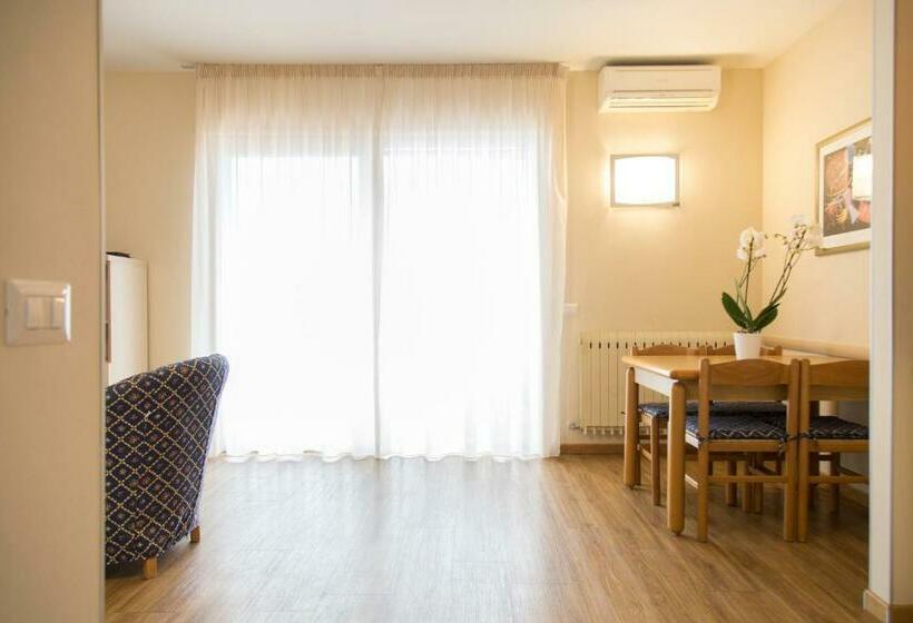 דירת חדר בקומת קרקע, Residence La Madonnina