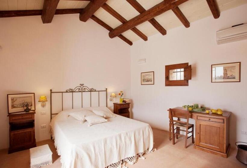 غرفة قياسية مزوَّدة بشُرفة, Masseria Cisternella